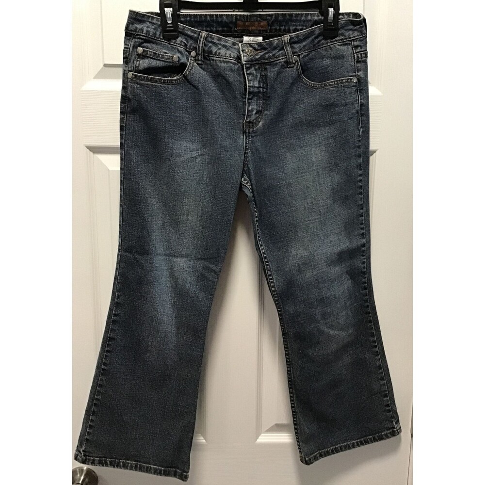 EUC Women’s Juniors 11 Forever 21 Mid Rise dark wash denim Flare crop pants